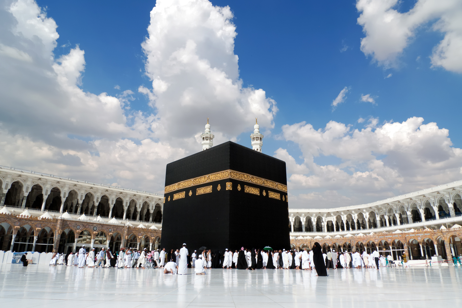 ظلال الحرب تعكر صفو الرحلة الإيمانية.. المعتمرون يجدون أنفسهم في مرمى الضربات الحوثية - عاجل 