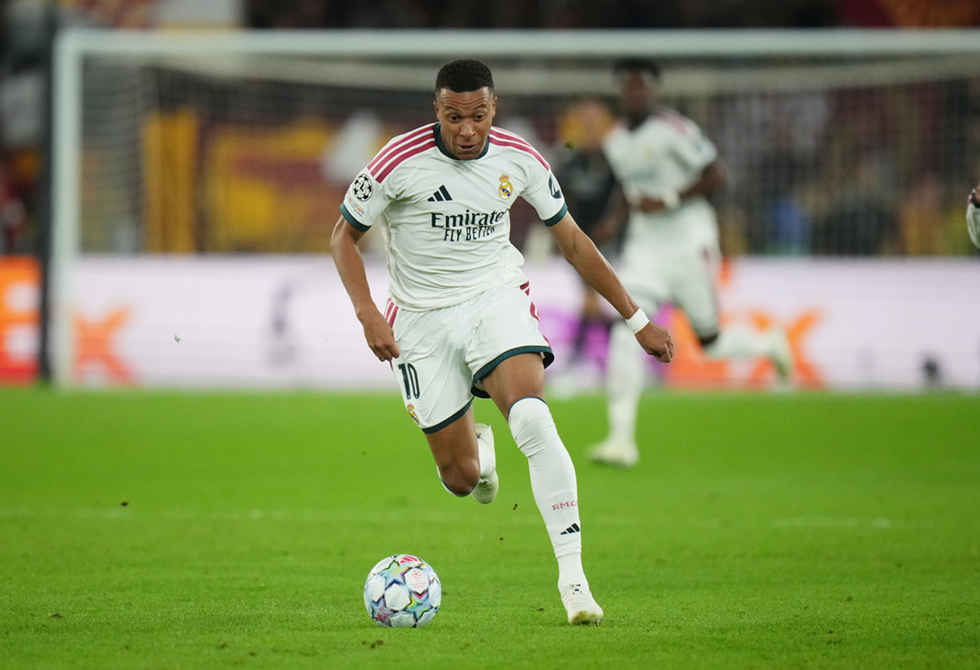 مبابي يحطم رقم ميسي القياسي في دوري أبطال أوروبا