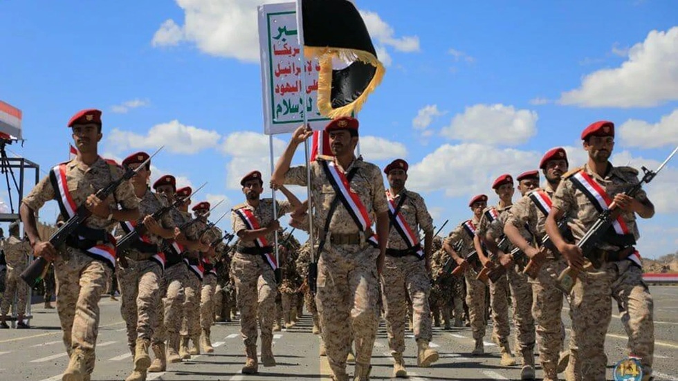 قيادي حوثي يلوح بقائمة أهداف في السعودية تشمل منشآت نفطية ومطارات وبنوكا