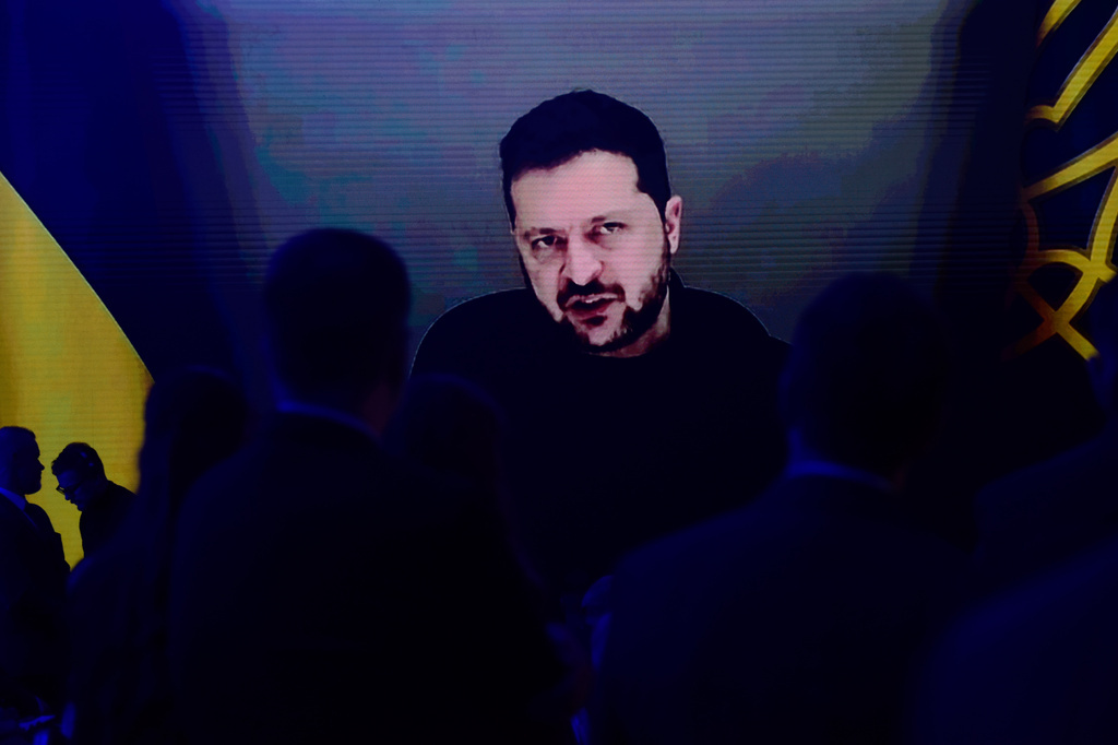 زيلينسكي يرفض الاستقالة أو إجراء انتخابات - عاجل 