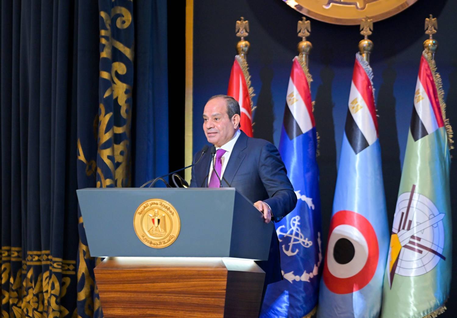 السيسي: "صحيت الساعة 5 الصبح ومحدش صحي معايا" (فيديو)