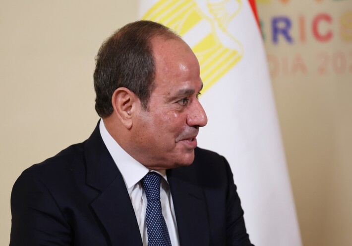 عمرو أديب يكشف سبب قرار السيسي حسم مدة رئاسته - عاجل 