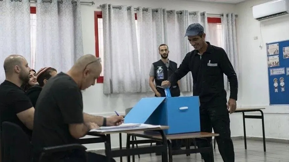 عينات الانتخابات الإسرائيلية: تقدم معسكر آيزنكوت دون أغلبية و18 مقعدا للأحزاب العربية