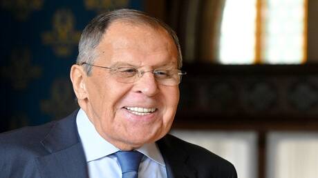 لافروف يطلق دعابة بشأن اختلال التوازن بين الجنسين خلال اجتماع مع وزير الخارجية الأبخازي (صورة)