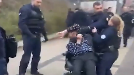 عنف مفرط ضد المعوقين واعتقالات بالجملة.. احتجاجات الطلاب في فرنسا تدخل أسبوعها الثالث