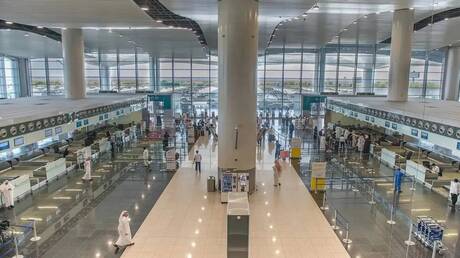 السعودية.. مطار الملك خالد يدعو المسافرين للتحقق من رحلاتهم قبل التوجه إليه