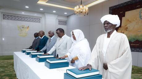 السودان.. أعضاء المحكمة الدستورية يؤدون القسم أمام رئيس مجلس السيادة