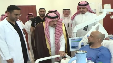 أمير منطقة الرياض يتفقد المصابين في اعتداء مطار الرياض