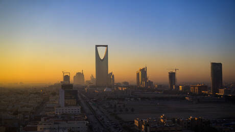 الأمير عبد الرحمن بن مساعد يرد على منشور يهاجم السعودية وعلاء مبارك يدخل على الخط