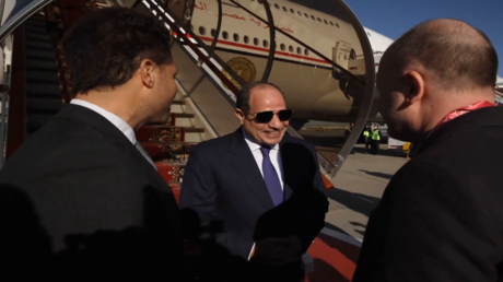 مشاهد وصول الرئيس المصري عبد الفتاح السيسي إلى موسكو لحضور قمة "روسيا - إفريقيا"