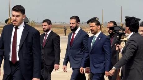 الشرع يستقبل الزيدي في مطار دمشق