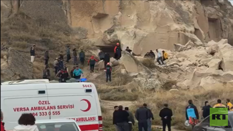 السلطات التركية: مقتل شخصين وإصابة آخرين جراء انهيار صخري في منطقة كابادوكيا السياحية (فيديو)