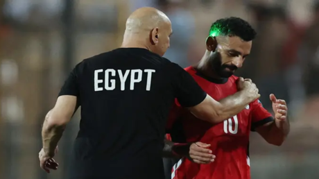 أول تحرك لرئيس اتحاد الكرة المصري لاحتواء أزمة صلاح وحسام حسن